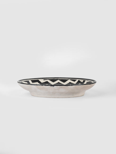 Black and White Zig Zag Design Oval Plate