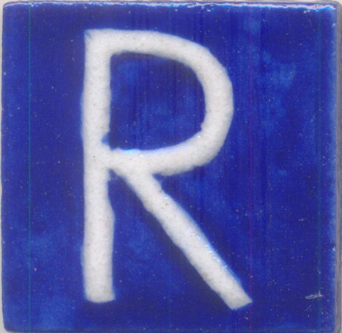 White R alphabet blue tile (2x2)